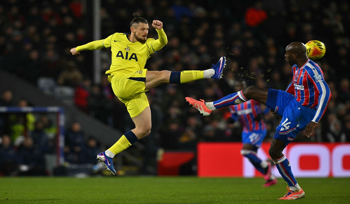 AS Roma Kejar Radu Dragusin, Tottenham Hotspur Siap Melepas