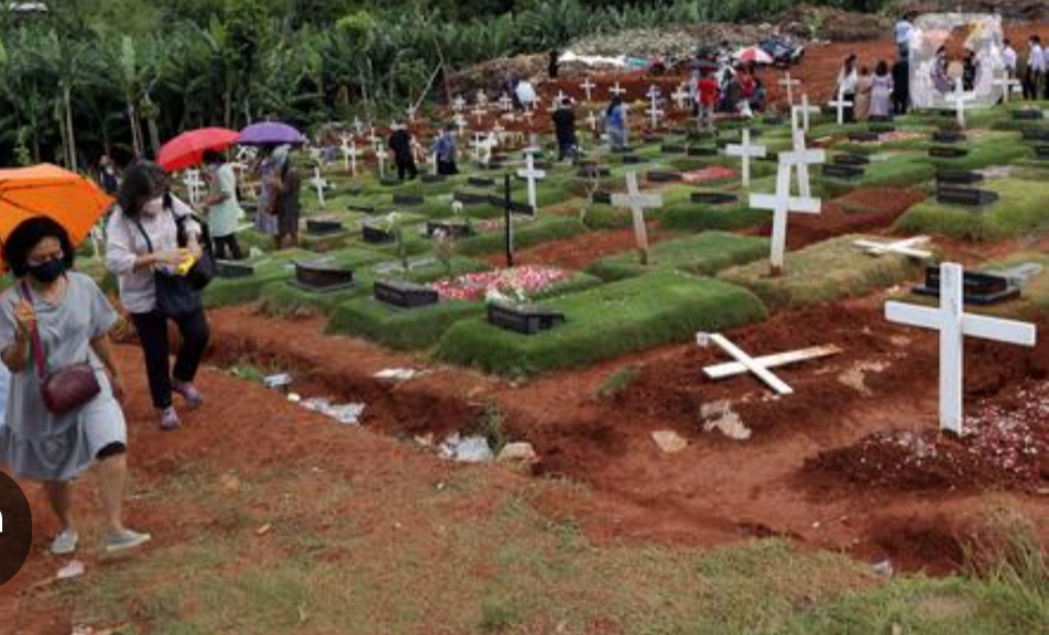 Ziarah Umat Kristiani ke TPU Pondok Ranggon Sambut Paskah 2026