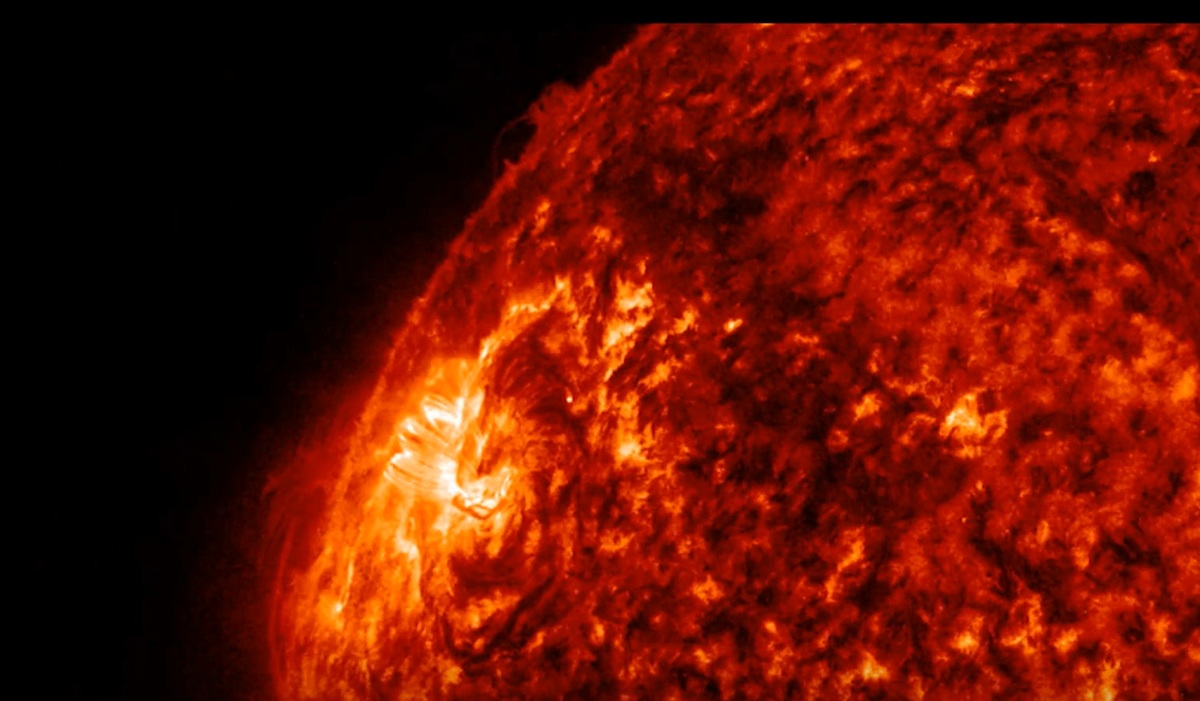 Ilmuwan Usulkan Suntikan Bahan Kimia ke Medan Magnet Bumi