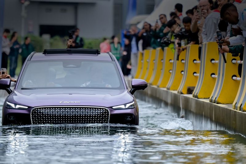 Lepas L8 Hadirkan Fitur Keamanan dan Kenyamanan Berkendara Hujan