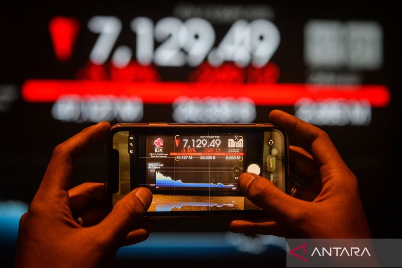 IHSG Melemah di Pembukaan, Saham Tambang Kena Sentimen Royalti