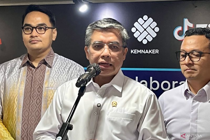 Menaker Siapkan “Kado” Istimewa untuk Pekerja Menjelang May Day 2026