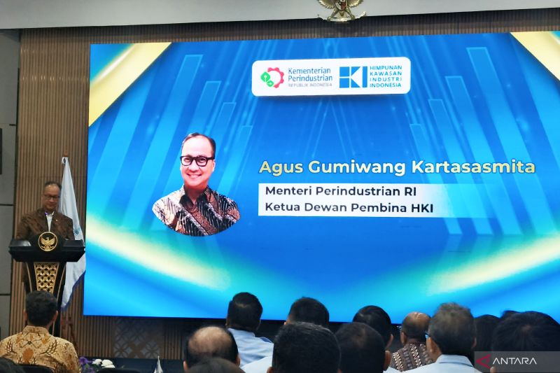 Menperin Dorong Pengembangan Industri Hulu-Hilir BUMN Tekstil