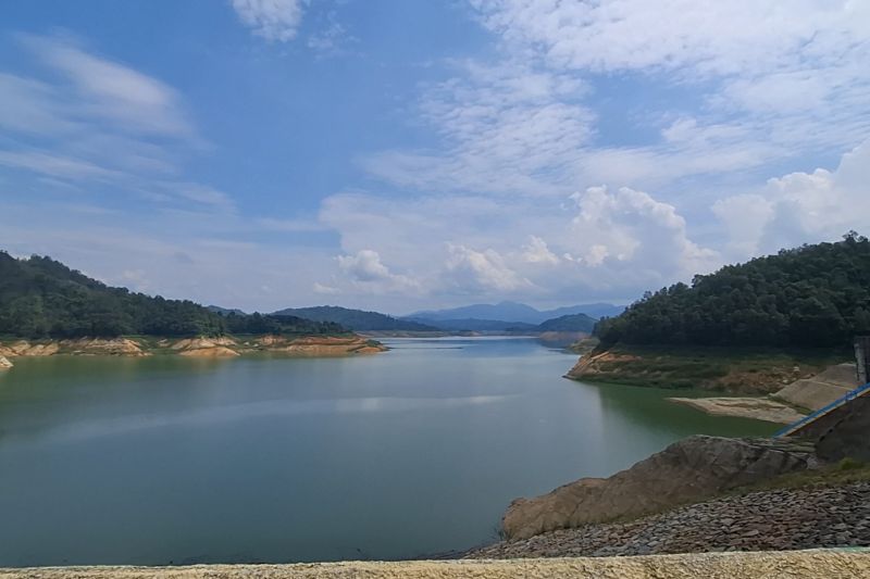 Lampung Kembangkan PLTS Terapung untuk Kemandirian Energi