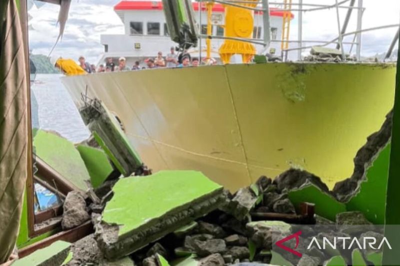 Pelni Jamin Perbaikan Rumah Warga Tertabrak Kapal di Maluku