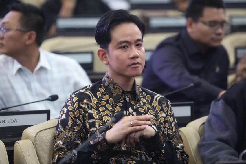 Putusan Sela PHPU Gibran Belum Diumumkan, Denny Indrayana Menunggu