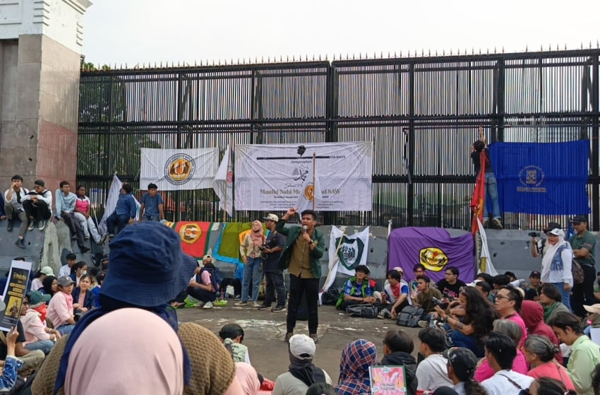 Mahasiswa Gelar Aksi di DPR: Tuntut 17+8 Janji Rakyat