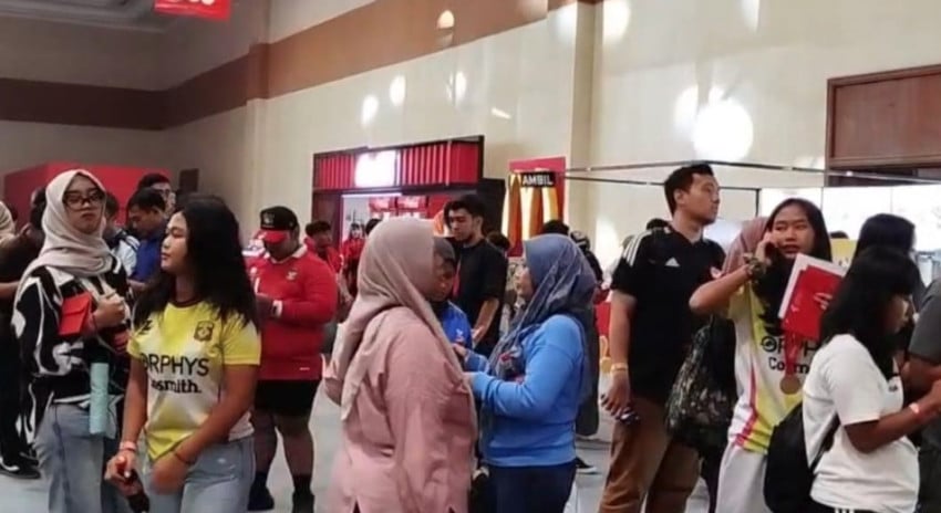 Masyarakat Sambut Trofi Piala Dunia yang Hadir di Indonesia