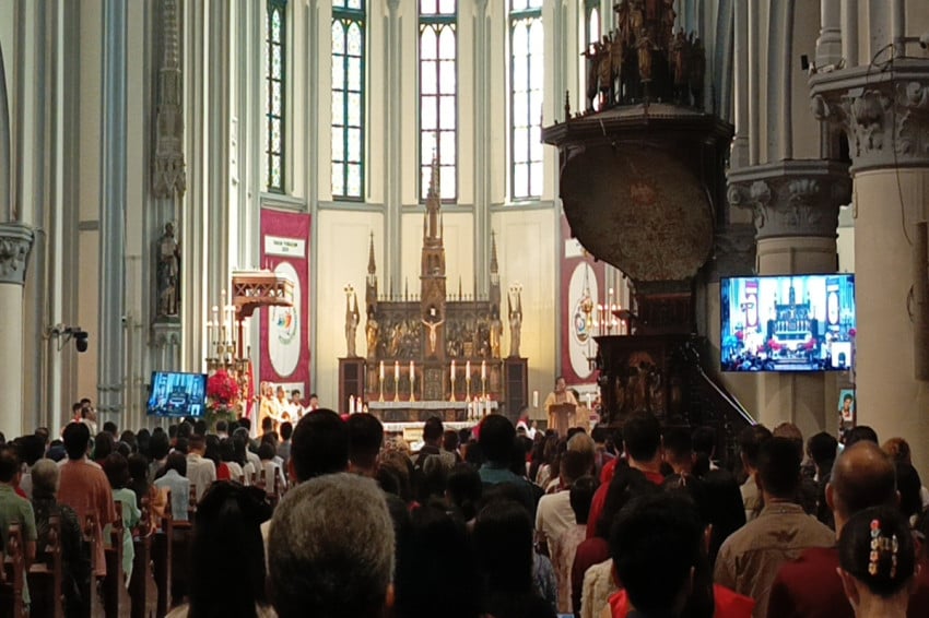 Misa Pontifikal Gereja Katedral Jakarta Bergema Dengan Khidmat