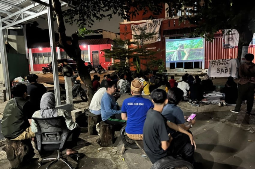 Misteri Kontak Anonim Dihadirkan Saat Nobar Pesta Babi di Ciputat
