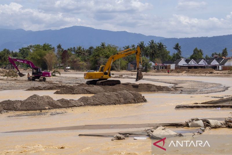 Kementerian PU Siapkan 50 Alat Berat untuk Normalisasi Sungai Sumbar