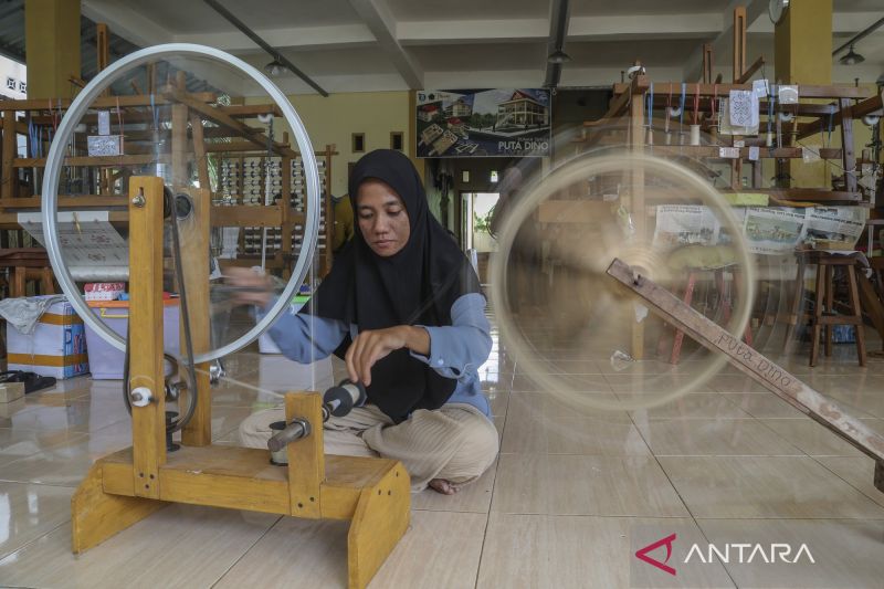 KUR Diperbincangkan, Rencana Pembelian Saham Lotte di Ekonomi