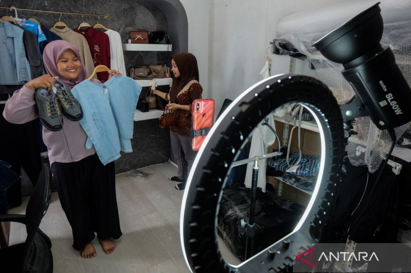 Ekonomi Kemarin: Transaksi Harbolnas dan IHSG Capai Rekor Baru