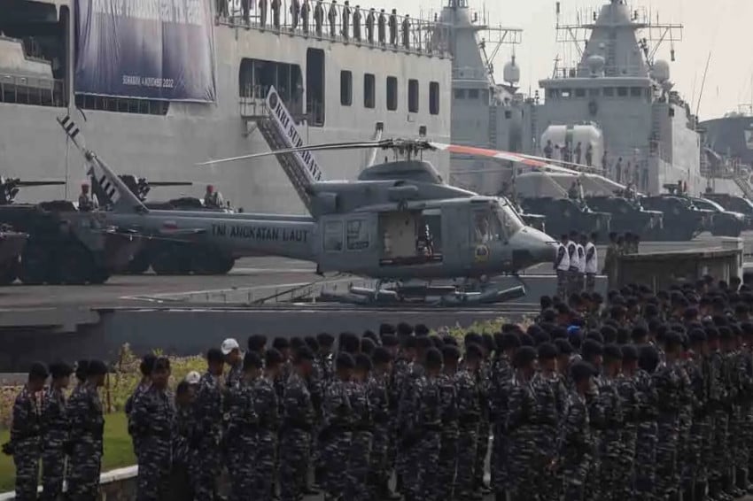 TNI AL Kerahkan 5 Helikopter Bantu Warga Terdampak Banjir